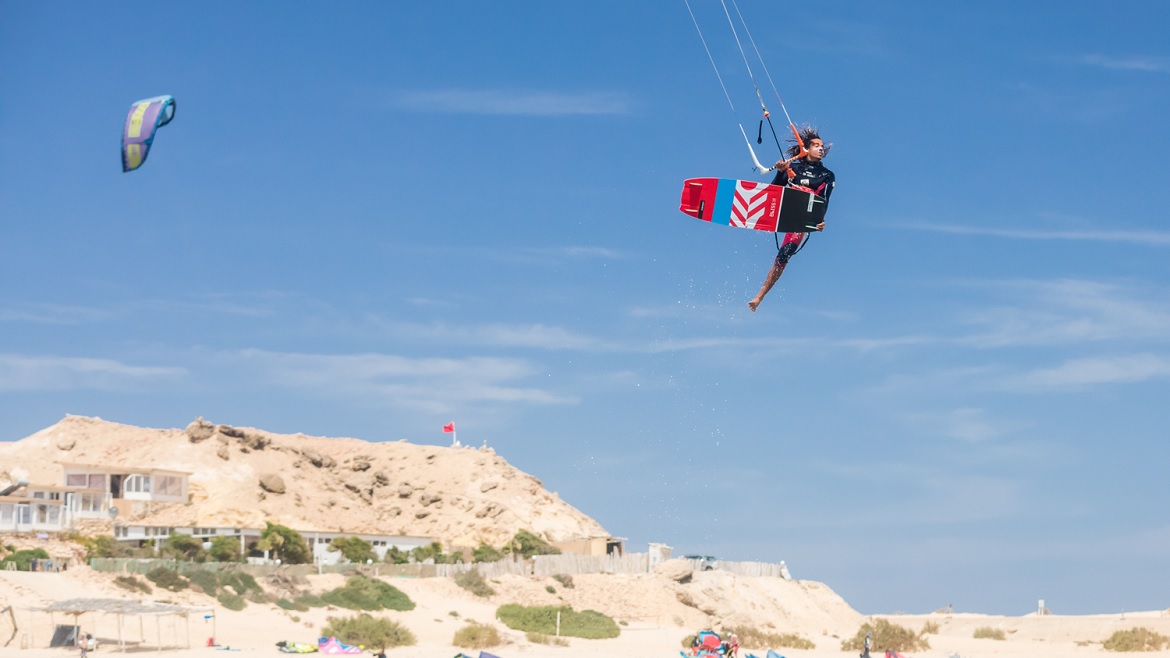 Dakhla: Sprungübungen in der Lagune der Kite- und Wingsurf Station