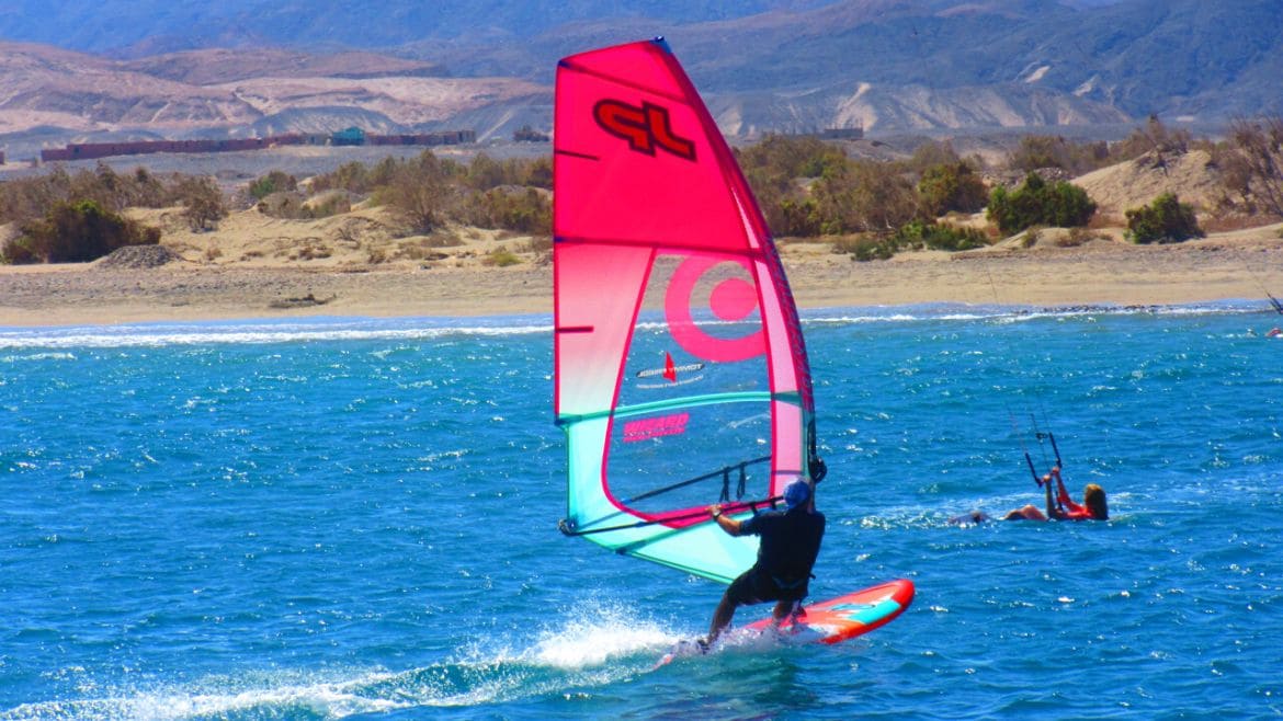 El Naaba: An der Kite- und Wing/Windsurf Station kommt sich sicher keiner in die Quere El Naaba: An der Kite- und Wing/Windsurf Station kommt sich sicher keiner in die Quere