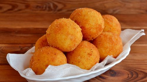 Italien: Arancini, sizilianische Küche Italien: Arancini, sizilianische Küche