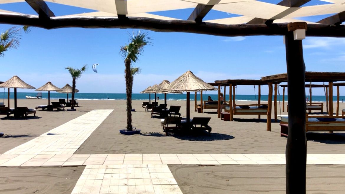 Ulcinj: Direkt am Strand und der Kite- und Wingsurf Station gelegen