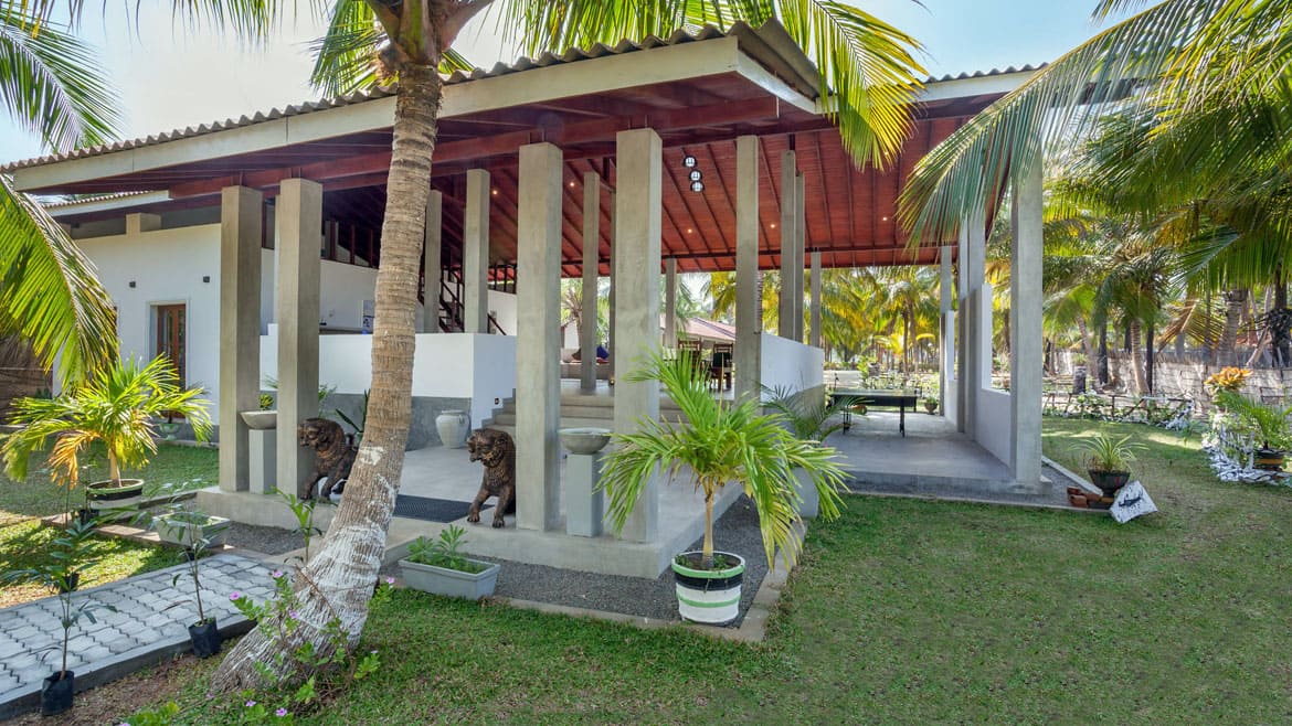 Kalpitiya: Außenbereich der Palmen Bungalows