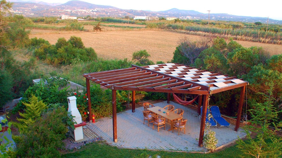 Naxos: Grillplatz im Gartenbereich 