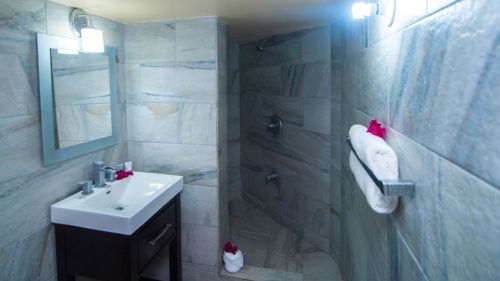 Tobago: Badezimmer der Standardzimmer Tobago: Badezimmer der Standardzimmer