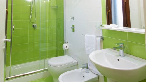 Marsala: Badezimmer des Doppelzimmer der Kitevilla