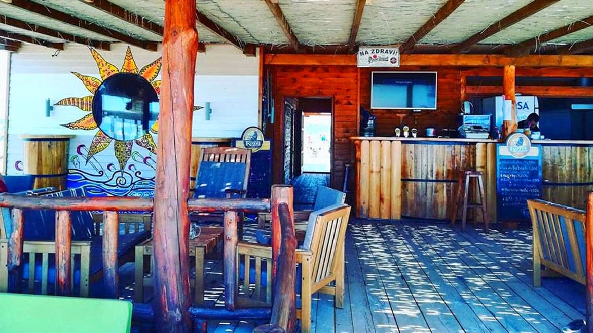 Ulcinj: Innenbereich der Bar an der Kite- und Wingsurf Station Ulcinj: Innenbereich der Bar an der Kite- und Wingsurf Station