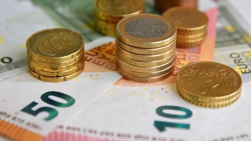 Rhodos Theologos: Die Währung in Griechenland ist der Euro. Rhodos Theologos: Die Währung in Griechenland ist der Euro.