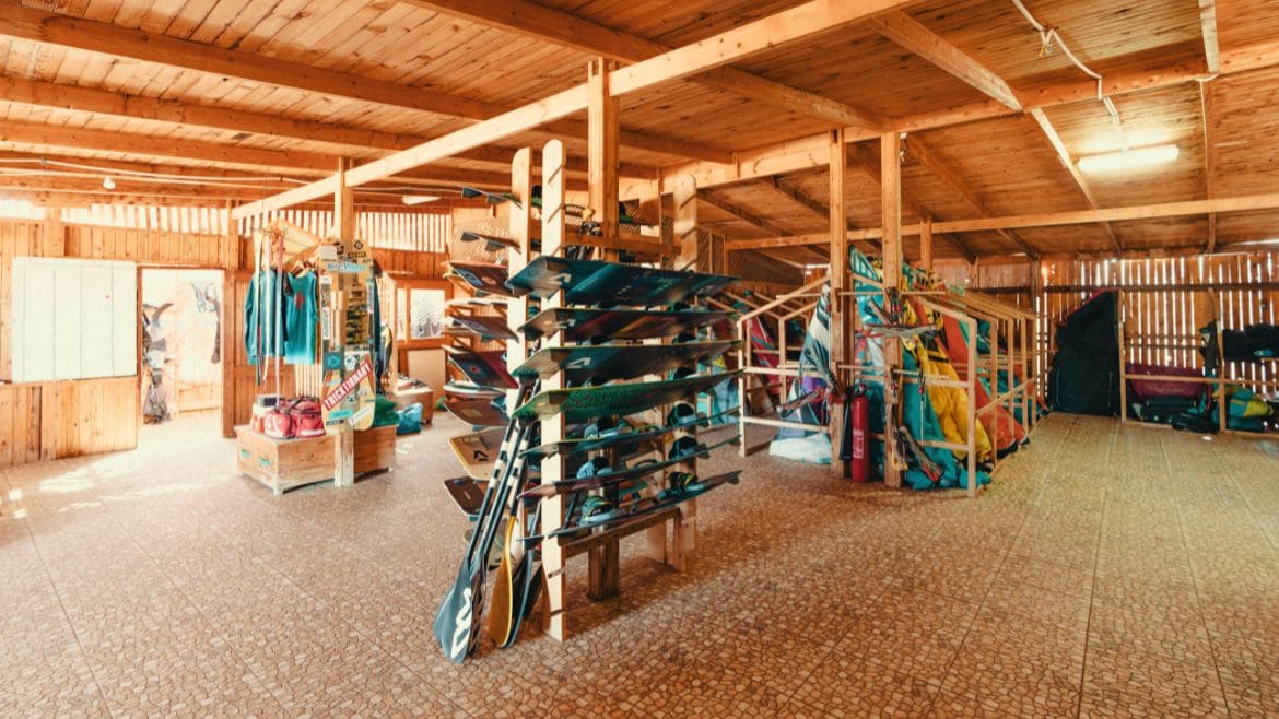 Hamata: Blick in den Innenbereich der Kitesurf Station