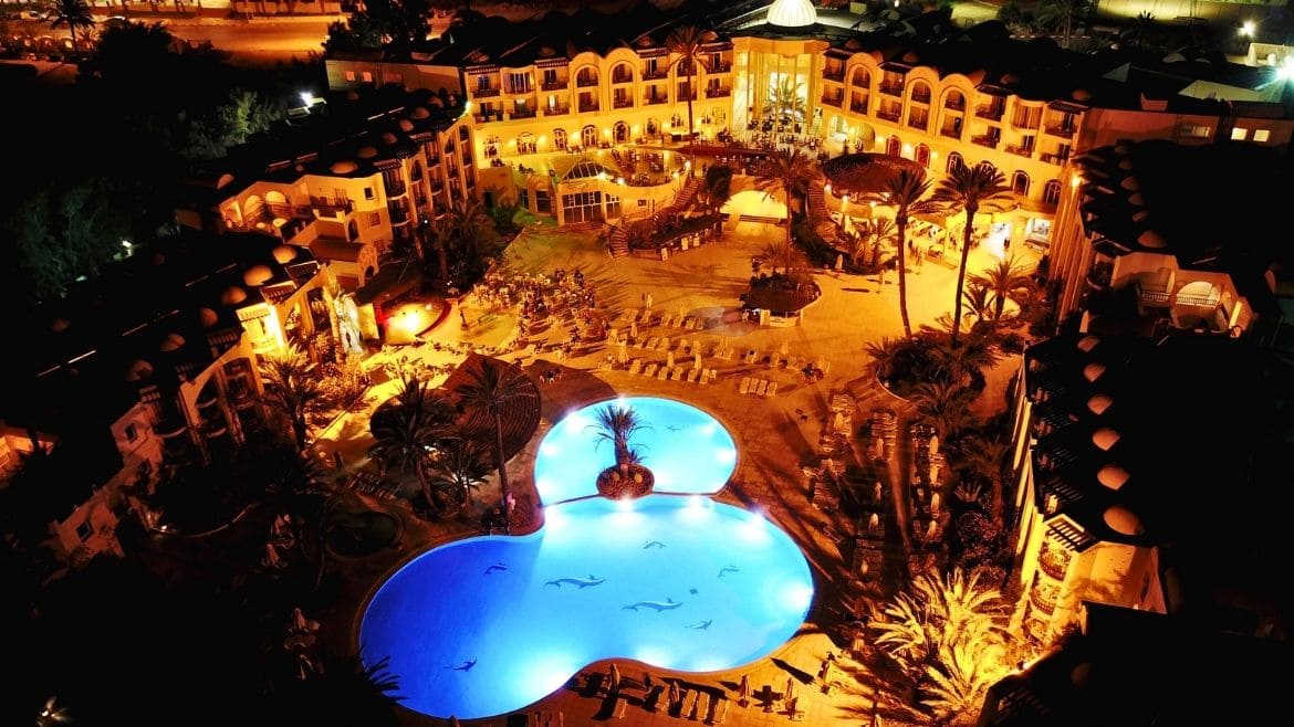 Zarzis: Das Komforthotel II am Abend Zarzis: Das Komforthotel II am Abend