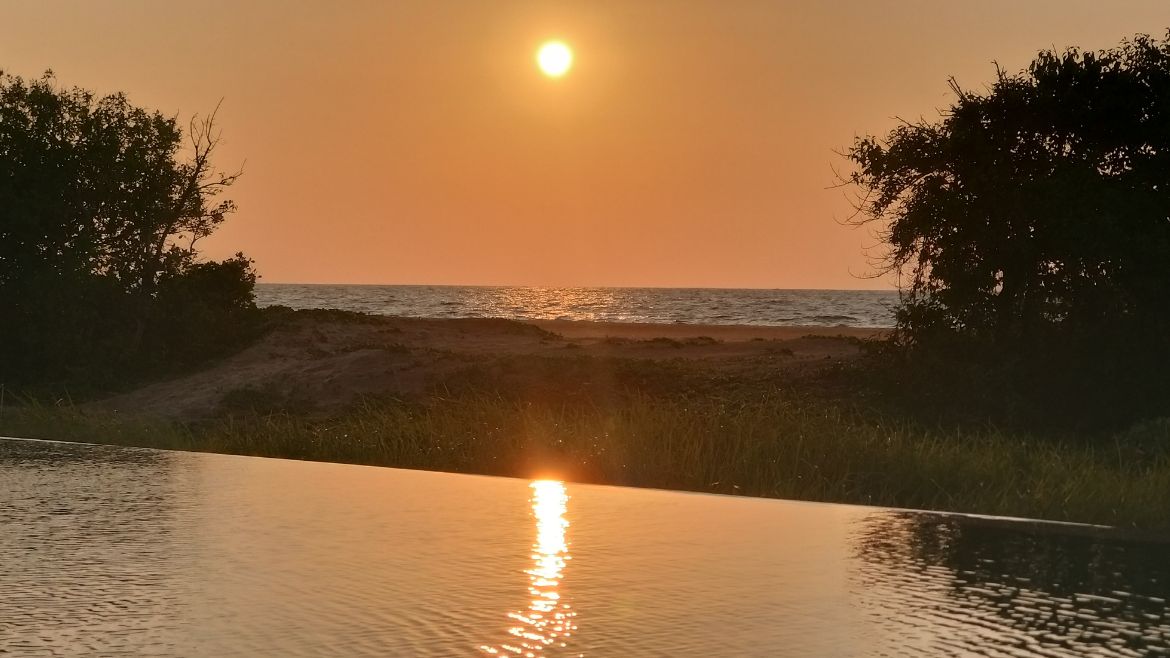Kappalady: Wunderbaren Sonnenuntergang im Infinity-Pool erleben
