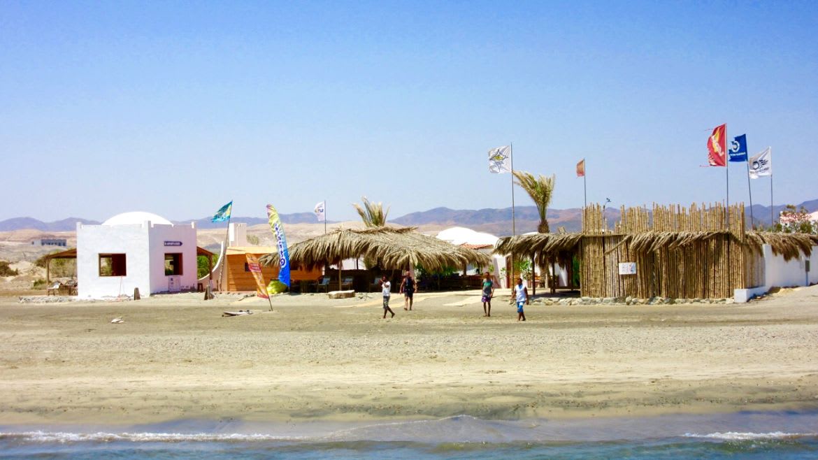 El Naaba: Unsere Kite- und Wing/Windsurf Station 