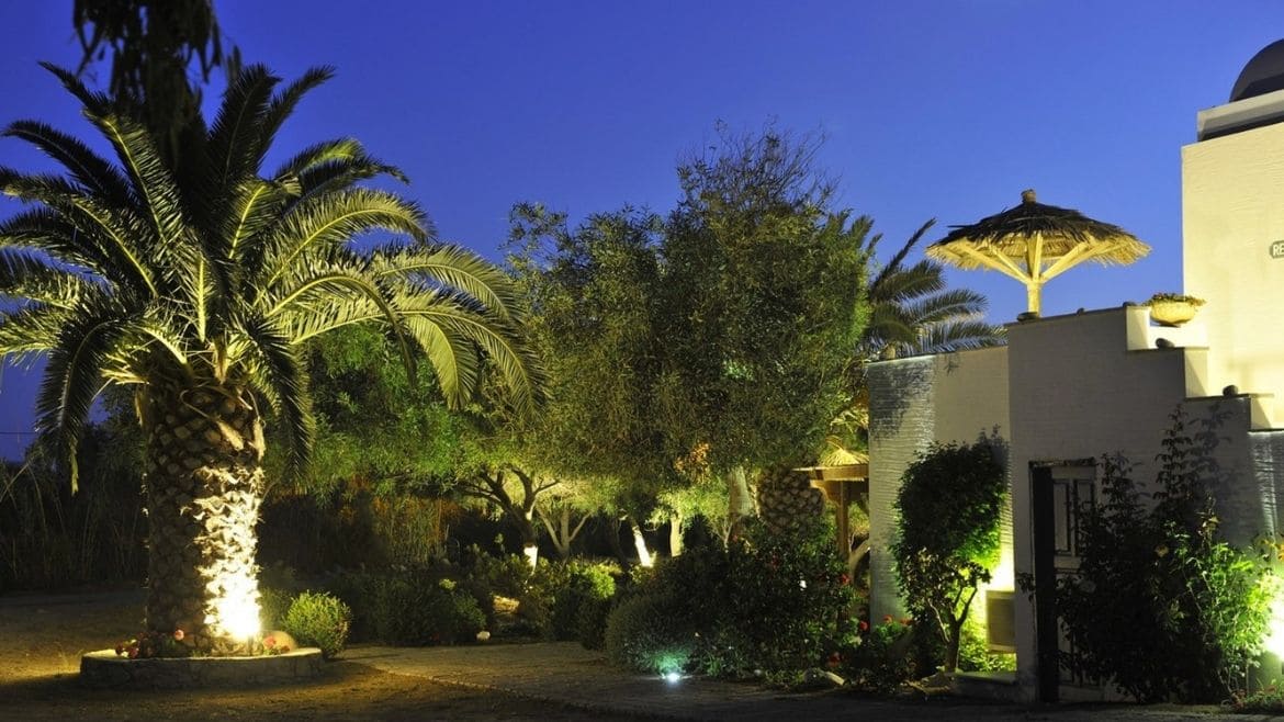 Naxos: Surfer Appartements am Abend
