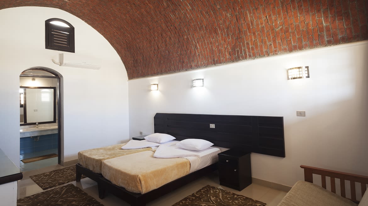 Hamata: Doppelbett im Kite Hotel