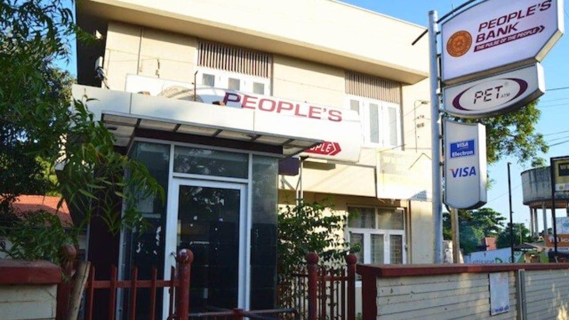 Kalpitiya: Eine Bank ist in Kalpitiya zu finden Kalpitiya: Eine Bank ist in Kalpitiya zu finden