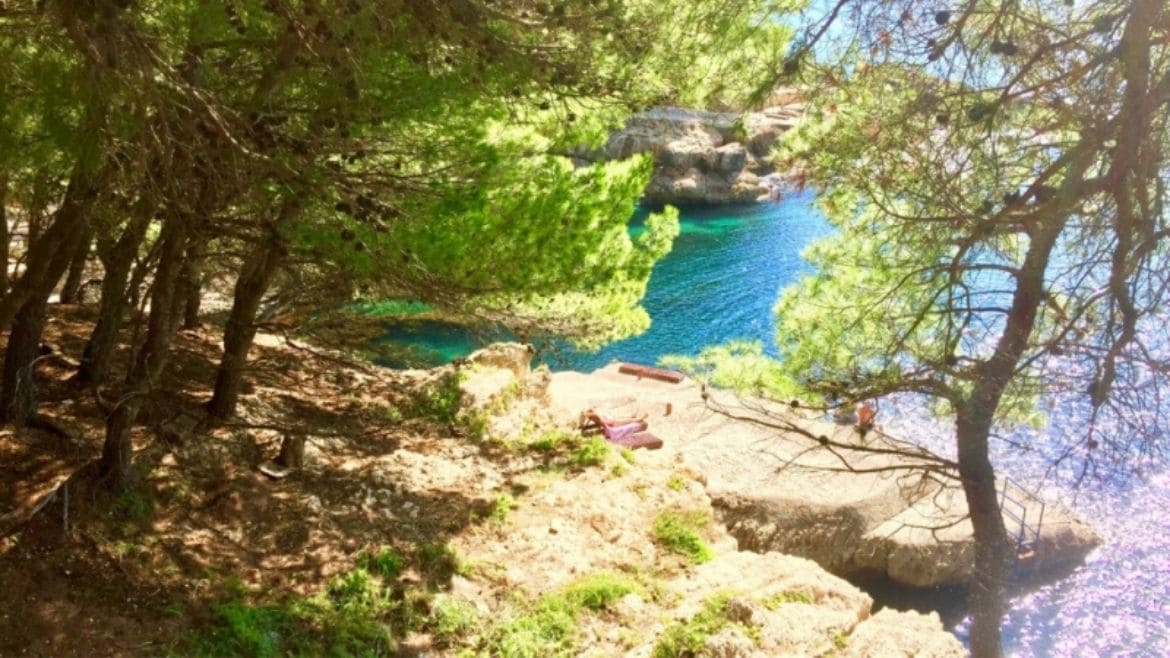 Ulcinj: Eine sonnige kleine Bucht ideal für ein bisschen Abgeschiedenheit in der Nähe von Ulcinj Ulcinj: Eine sonnige kleine Bucht ideal für ein bisschen Abgeschiedenheit in der Nähe von Ulcinj