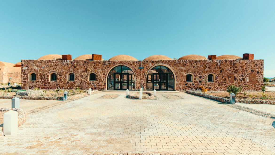 Hamata: Eingang zur Rezeption Hamata: Eingang zur Rezeption