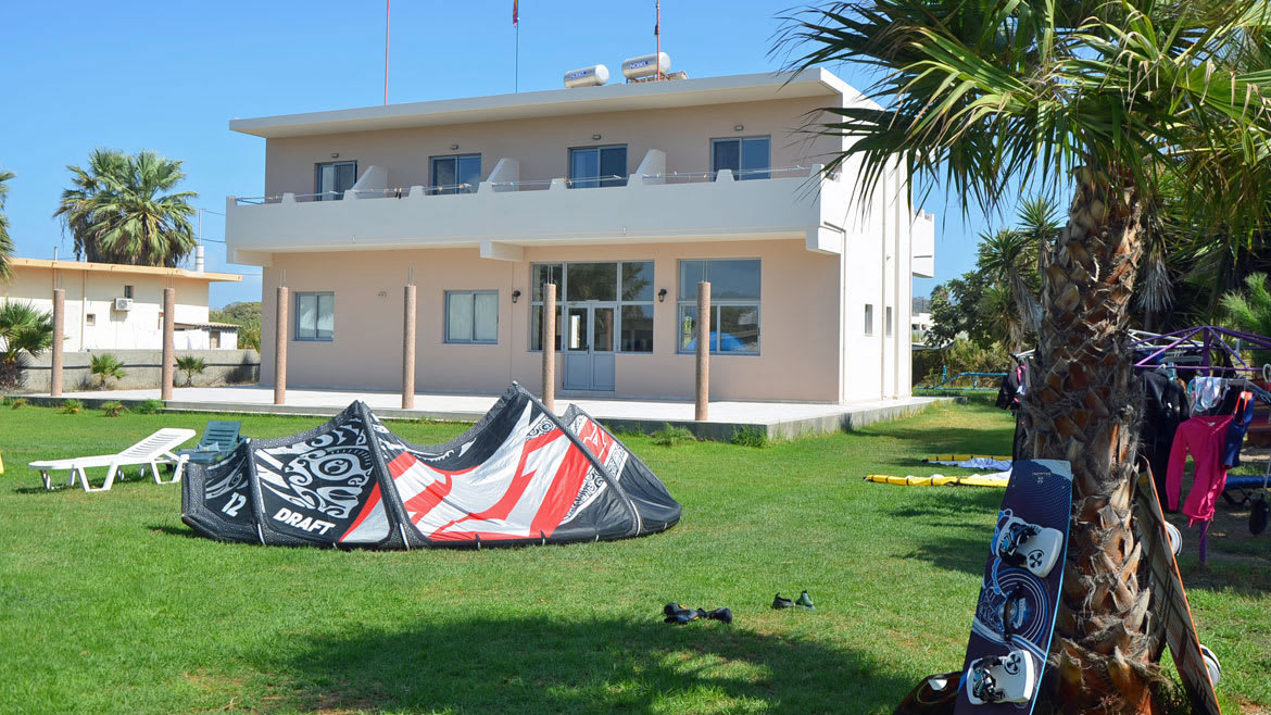 Rhodos: Einige Zimmer liegen direkt hinter der Kitesurf Station. Rhodos: Einige Zimmer liegen direkt hinter der Kitesurf Station.