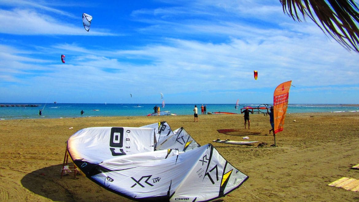 El Naaba: Erfolgreicher Windtag an der Kite- und Wing/Windsurf Station El Naaba: Erfolgreicher Windtag an der Kite- und Wing/Windsurf Station