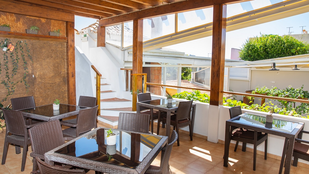 Algarve: Essbereich im Kitehaus