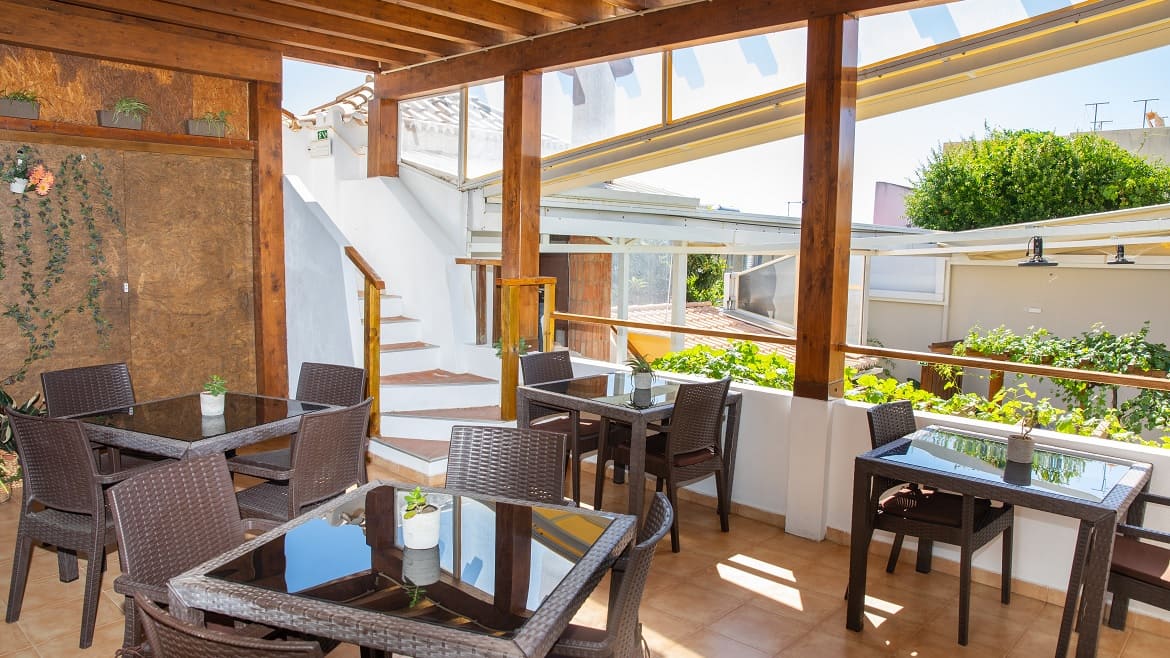 Algarve: Essbereich im Kitehaus