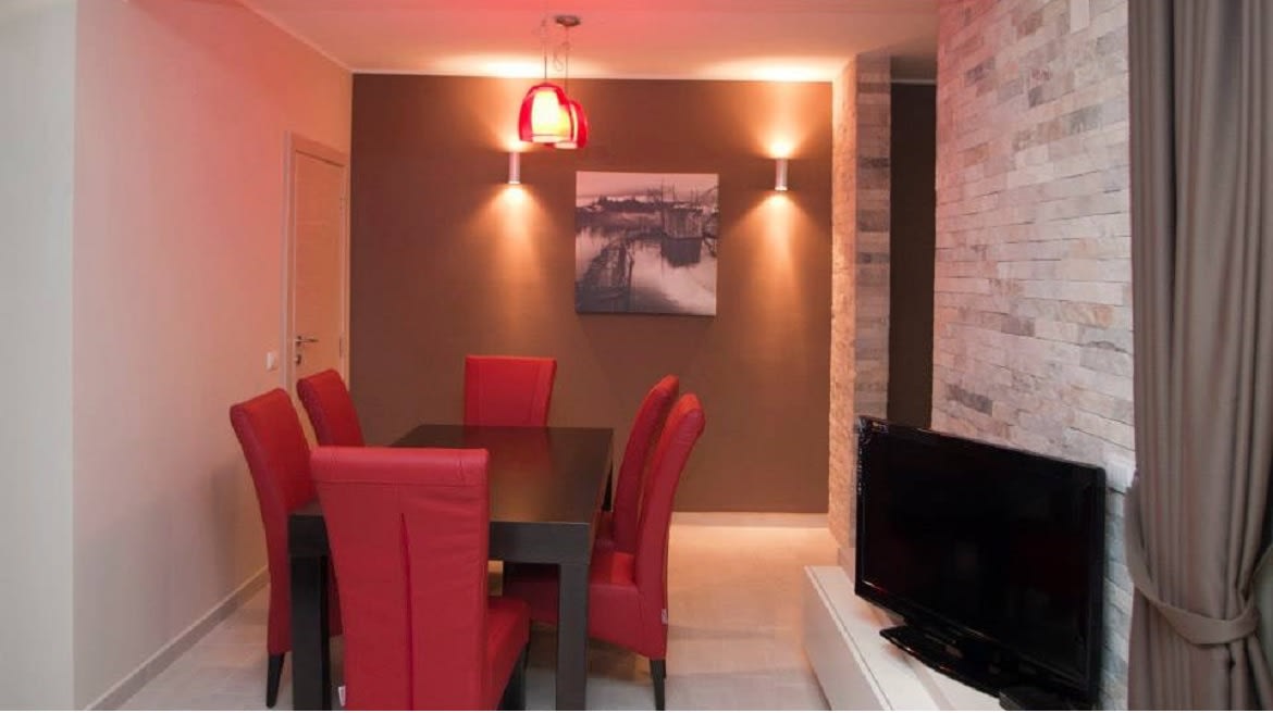 Ulcinj: Essbereich des VIP-Appartements Ulcinj: Essbereich des VIP-Appartements