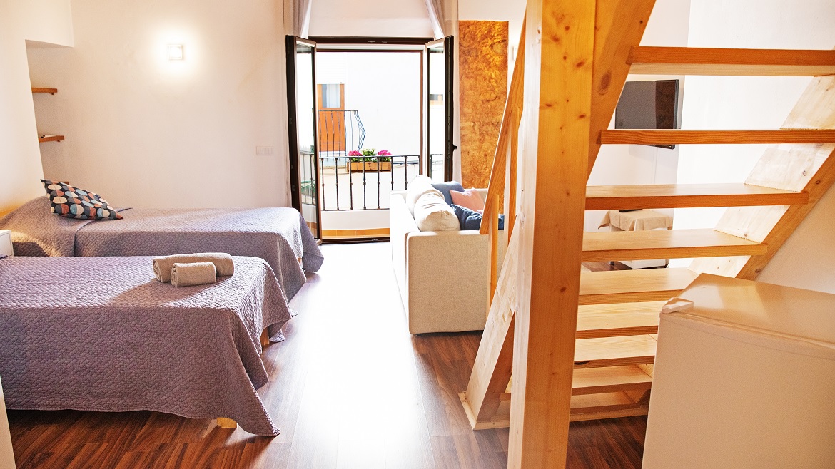 Algarve: Wohn- und Schlafbereich des Familienzimmers