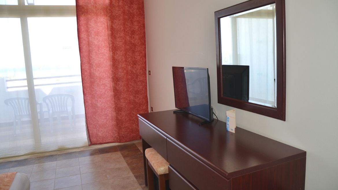 El Naaba: Fernsehbereich des Doppelzimmers