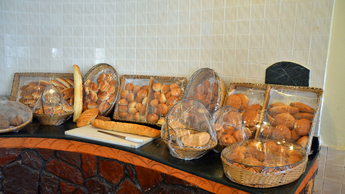 Hamata: frische Backwaren im Komforthotel