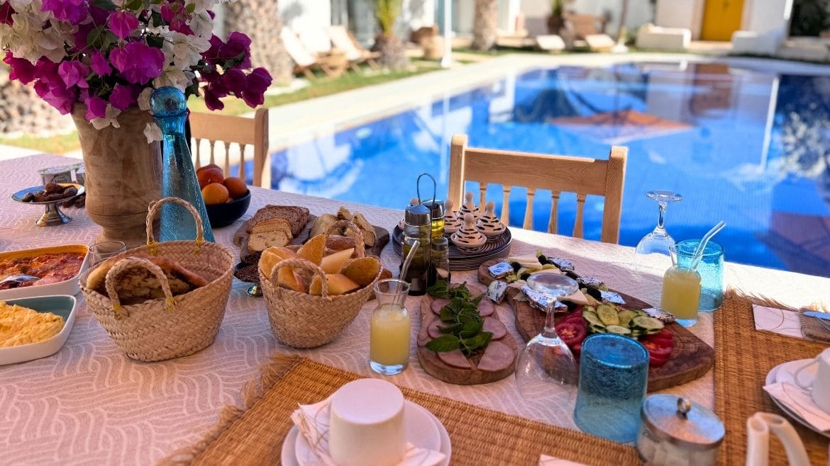 Djerba-Zarzis: Frühstück direkt am Pool