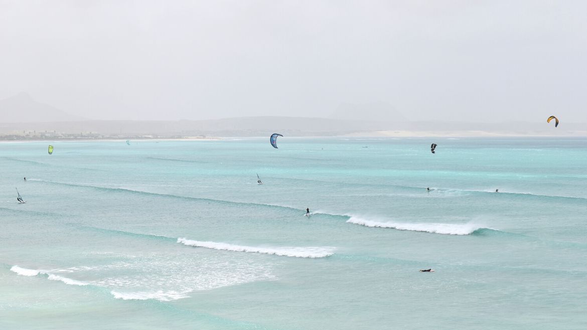 Kapverden: Für alle ausreichend Platz an der Kite- und Wind/Wingsurf Station Boa Vista Kapverden: Für alle ausreichend Platz an der Kite- und Wind/Wingsurf Station Boa Vista