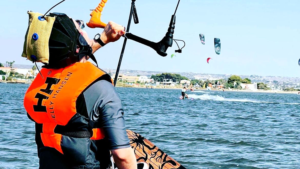 Marsala: Großer Stehbereich an der Kite- und Windsurf Station