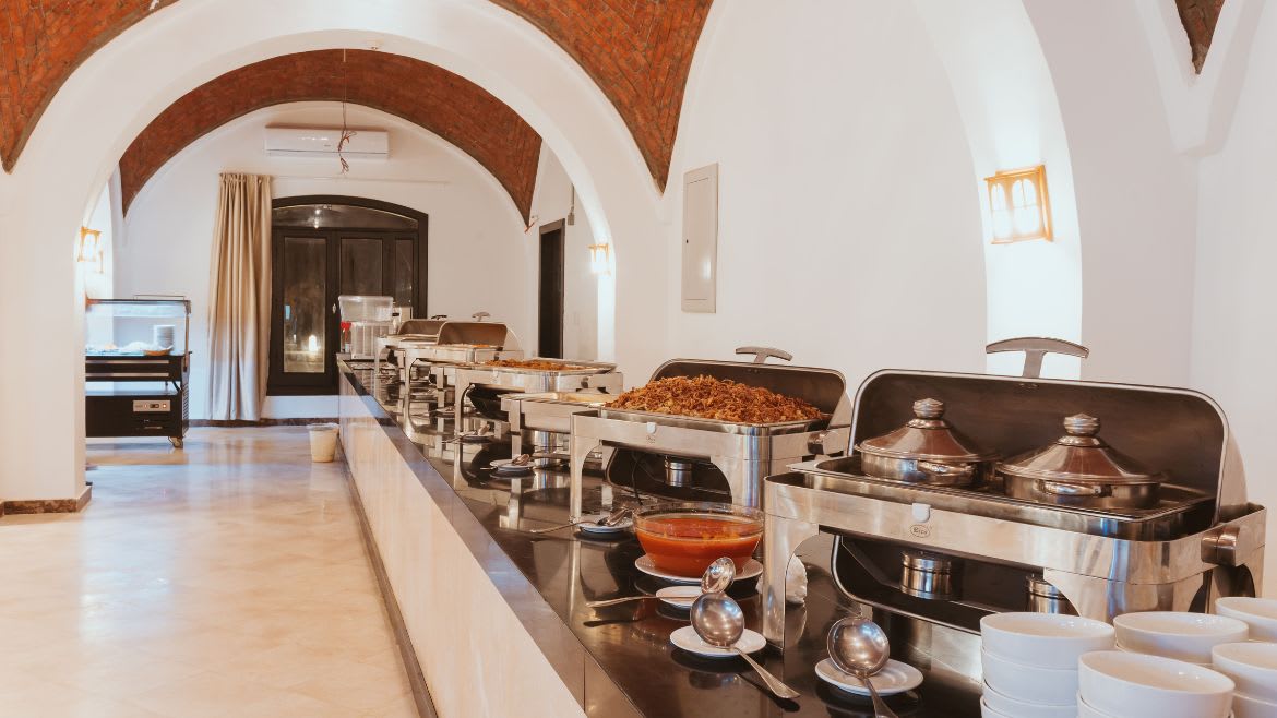 Hamata: Großes Buffet im Kite Hotel