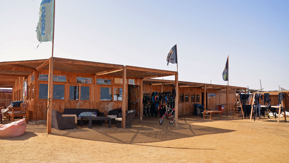 Hamata: Das Hauptgebäude der Kitesurfstation