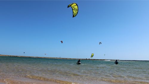 Algarve: Kitesurfen lernen in der Alvor Lagune