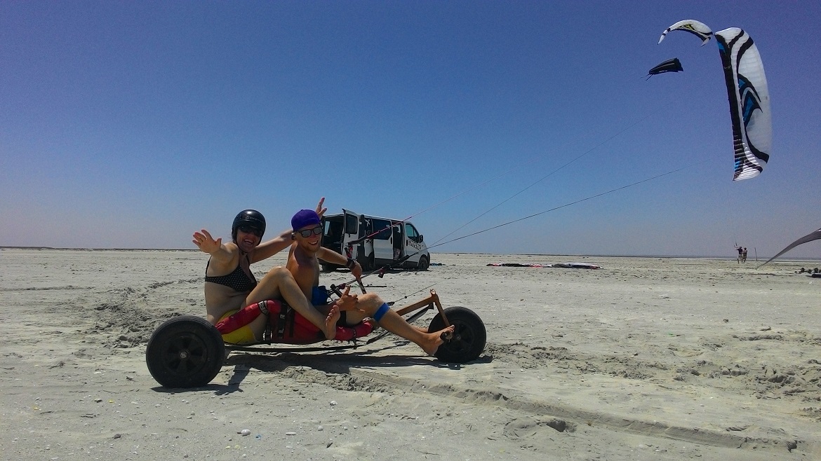 Djerba-Zarzis: Auch an Land darf der Kite beim Kite Camp nicht fehlen