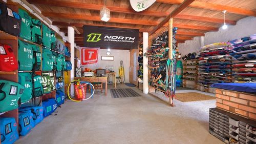 Wingsurfmaterial und Lagerung: Neuestes Material in Kalpitiya