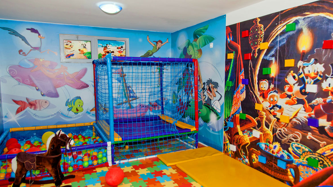 Ulcinj: Der Kids Club im Komforthotel