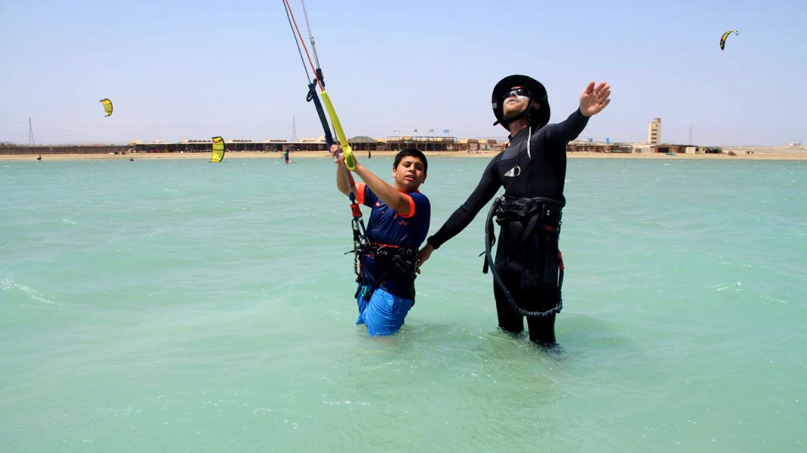 Hamata: Kinderschulung an der Kitesurf Station