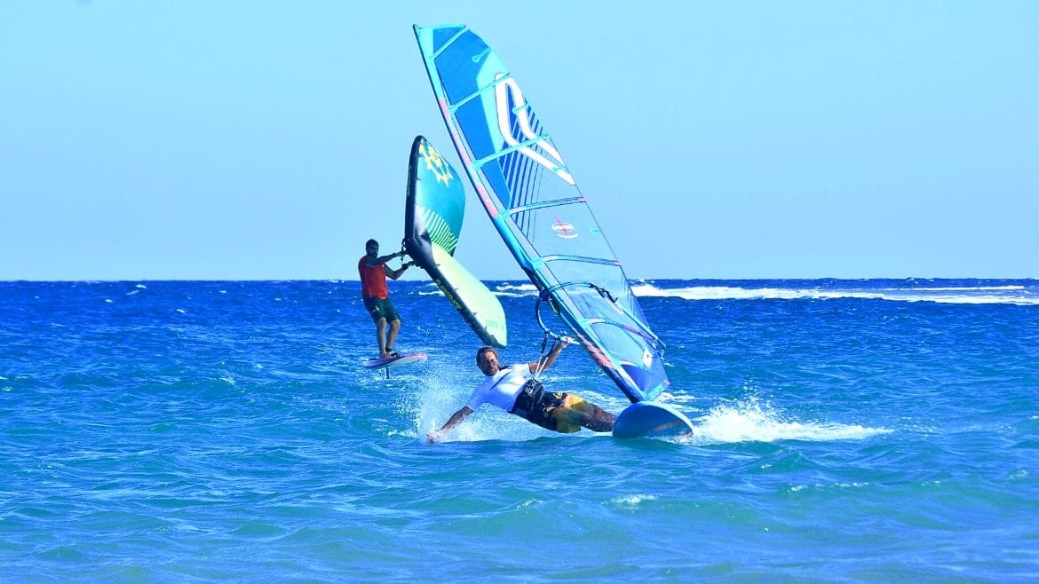 El Naaba: Wing- und Windsurfer an der Kite- und Wing/Windsurf Station El Naaba: Wing- und Windsurfer an der Kite- und Wing/Windsurf Station