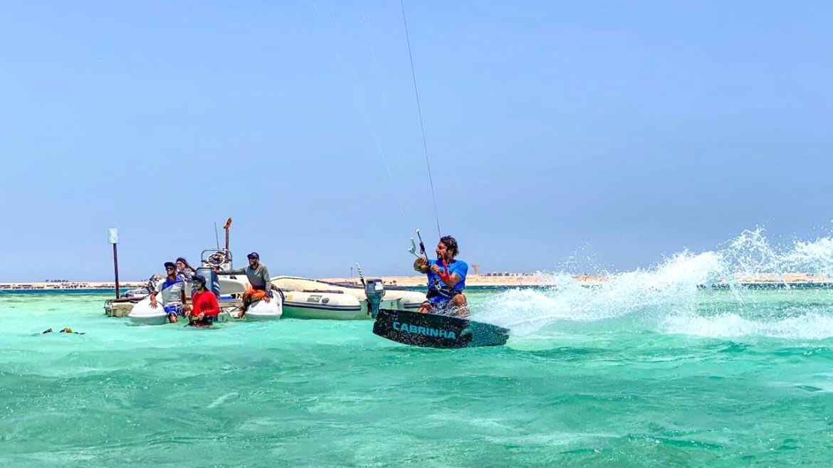 Soma Bay: Unser Stationsleiter nutzt ebenfalls jede freie Minute um aufs Wasser zu gehen