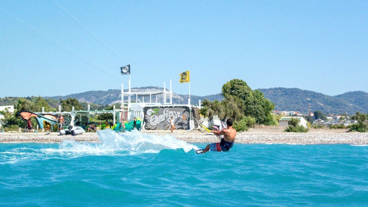 Rhodos Theologos: Kitesurfer an der Kite- und Wing/Windsurf Station