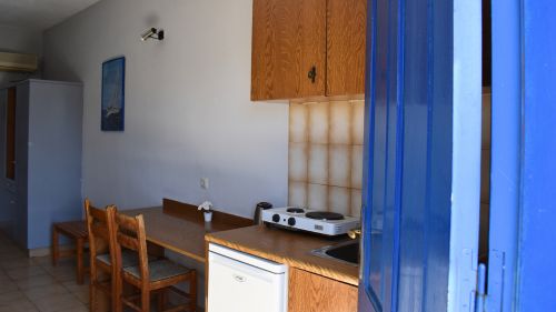 Theologos: Kleiner Ess- und Kochbereich