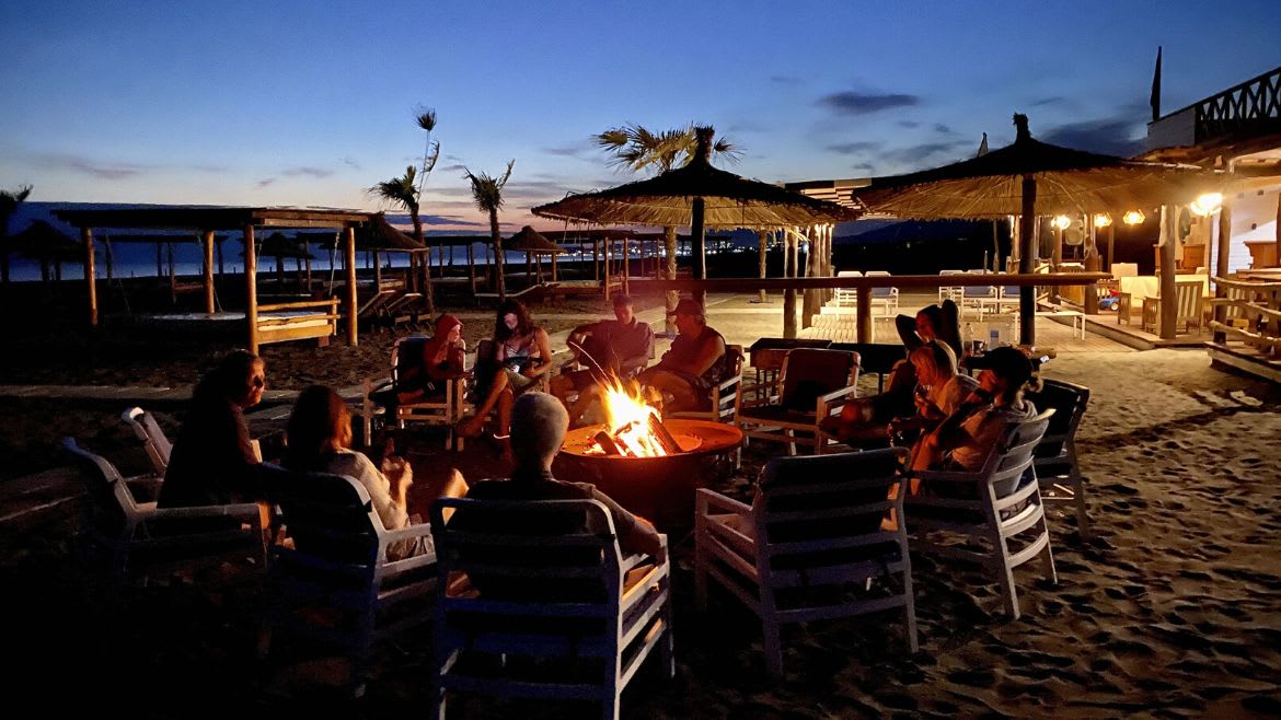 Ulcinj: Den Abend an einem Lagerfeuer ausklingen lassen Ulcinj: Den Abend an einem Lagerfeuer ausklingen lassen