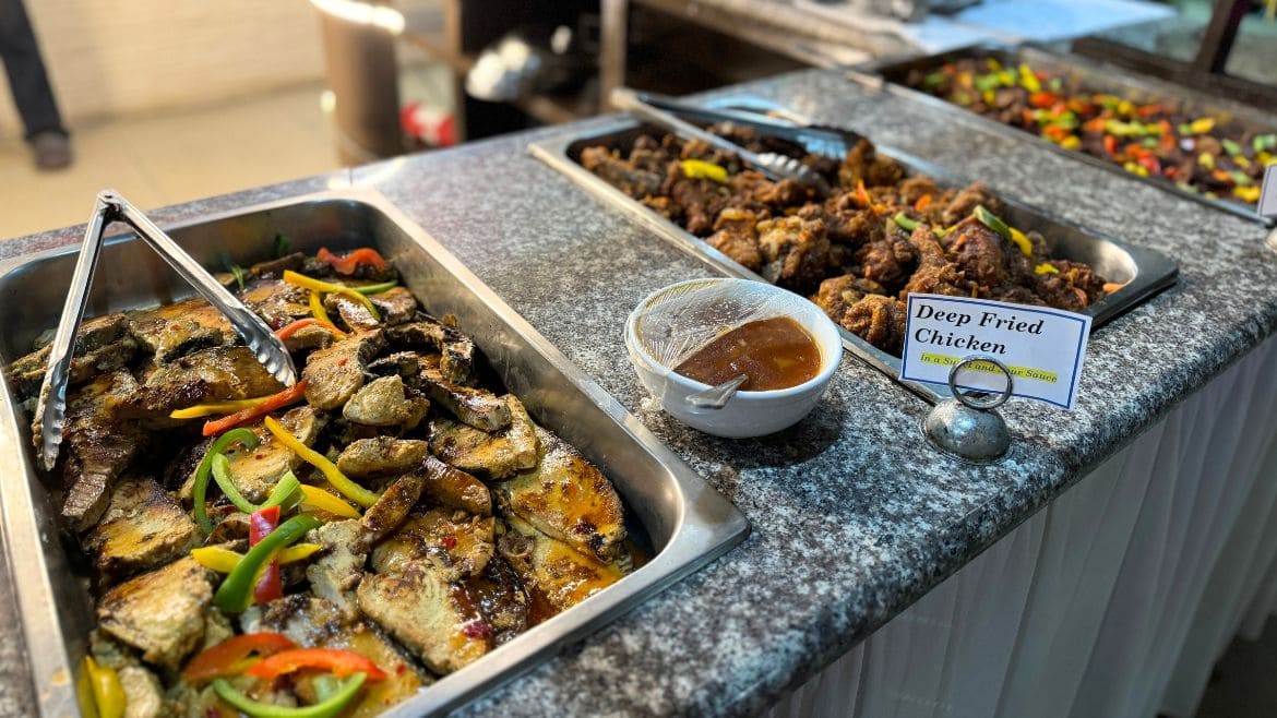 Tobago: Leckeres Essen am Buffet Tobago: Leckeres Essen am Buffet