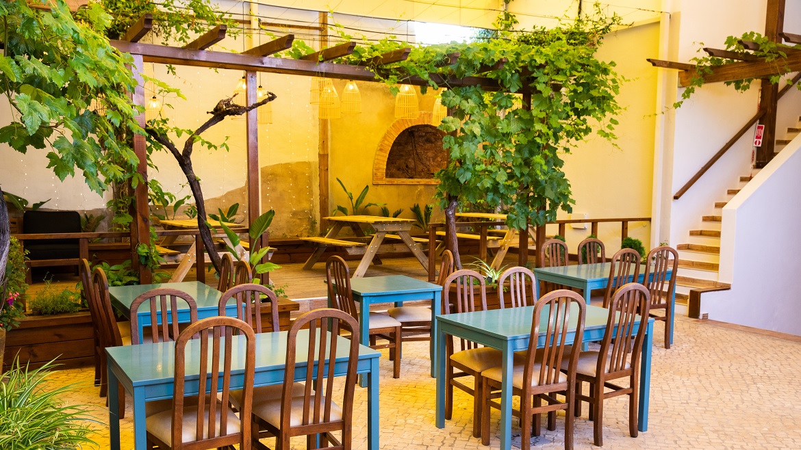 Algarve: Loungebereich im Kitehaus