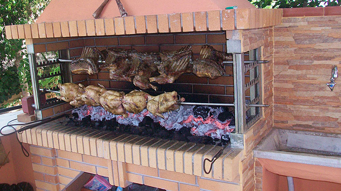 Fanes: Die Grillabende im Surfhotel sind sehr beliebt.