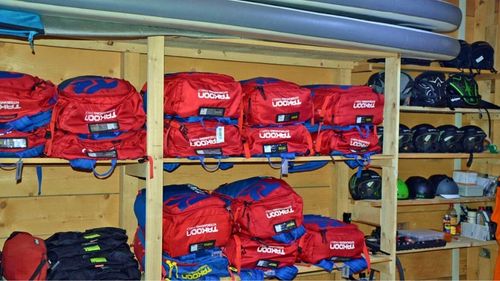 Wingsurfmaterial und Lagerung: Die Station Ulcinj bietet immer das neueste Material