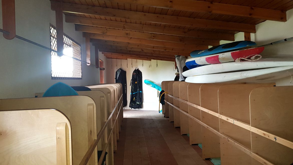 Rhodos Fanes: Materiallagerung in der Kitesurf Station