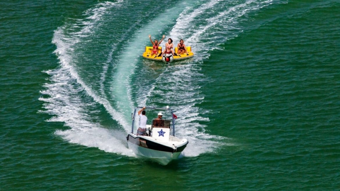 Dakhla: Mega Fun-Boot bietet das Dakhla Kite- und Wingsurf Camp alternativ an Dakhla: Mega Fun-Boot bietet das Dakhla Kite- und Wingsurf Camp alternativ an