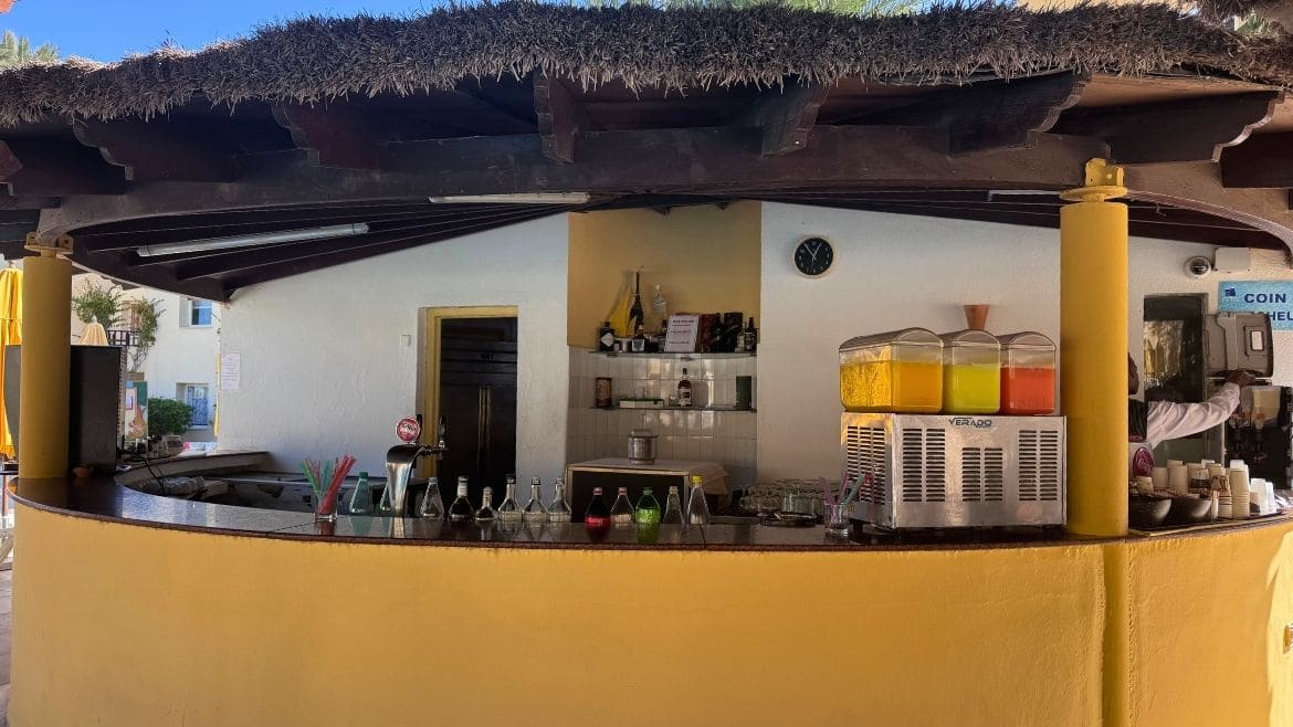 Zarzis: Poolbar