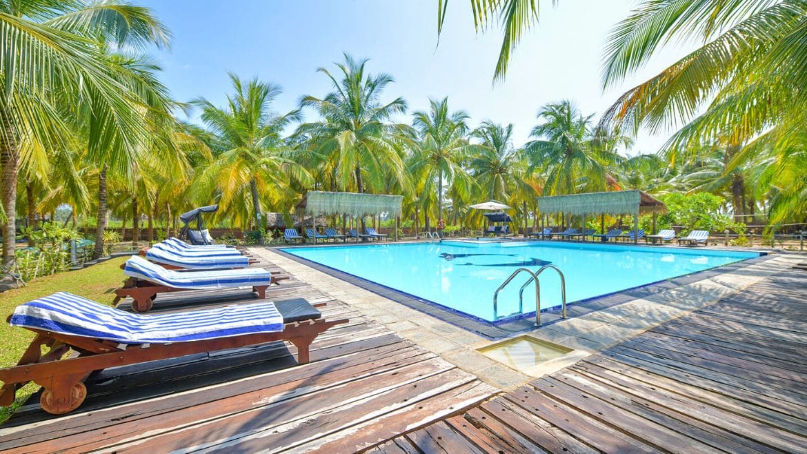 Kalpitiya: Poollandschaft der Palmen Bungalows Kalpitiya: Poollandschaft der Palmen Bungalows